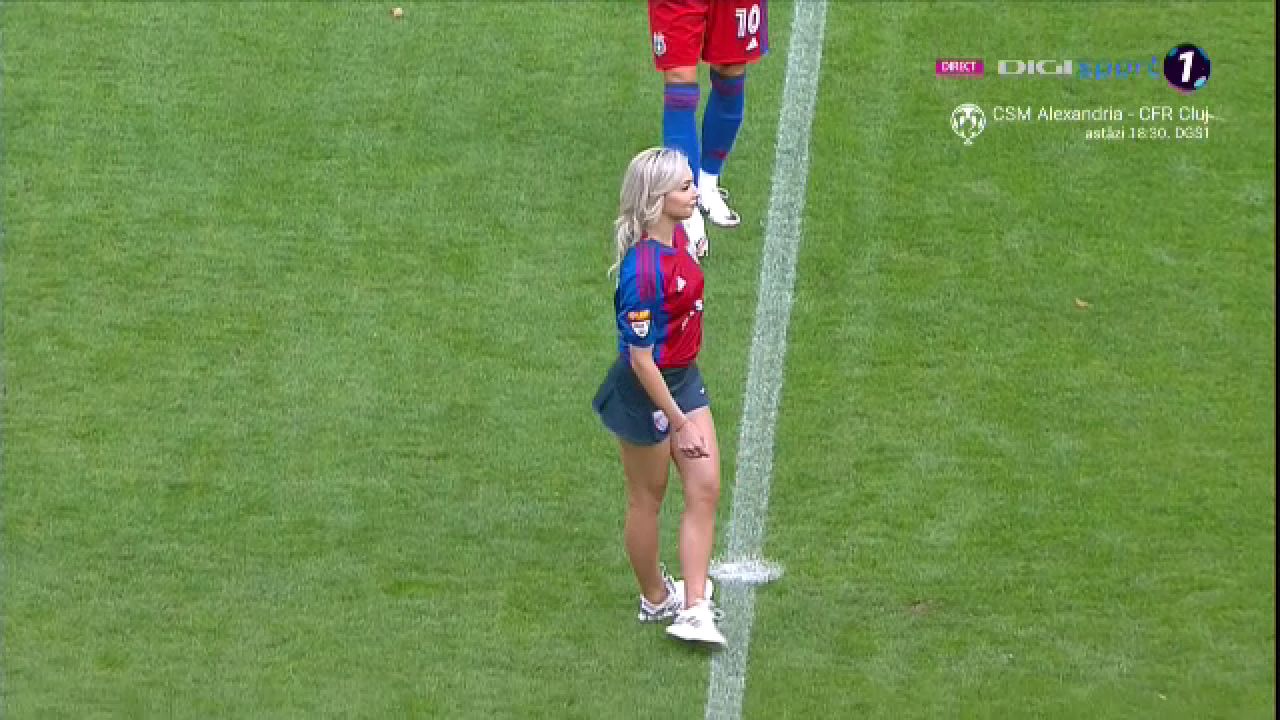 Bernadette Szocs a dat lovitura de start în CSA Steaua - 'U' Cluj! Prezentare de gală oferită de crainicul stadionului_27