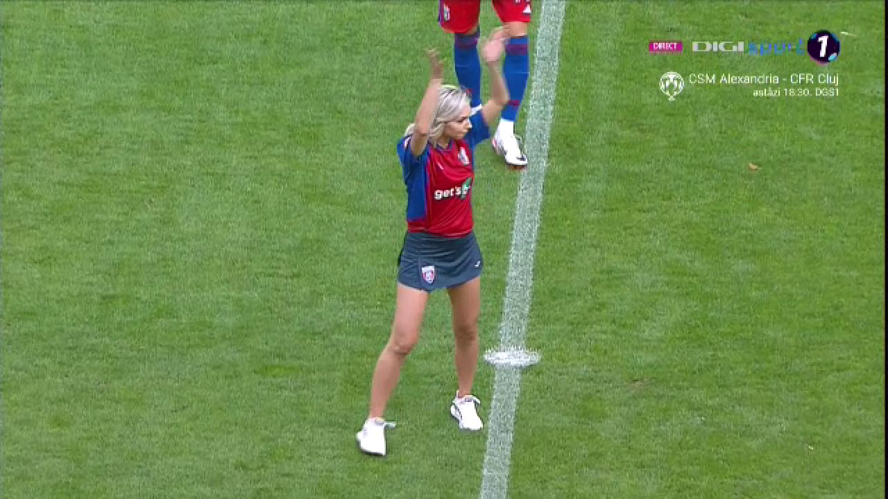 Bernadette Szocs a dat lovitura de start în CSA Steaua - 'U' Cluj! Prezentare de gală oferită de crainicul stadionului_28