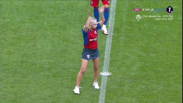 Bernadette Szocs a dat lovitura de start în CSA Steaua - 'U' Cluj! Prezentare de gală oferită de crainicul stadionului_28