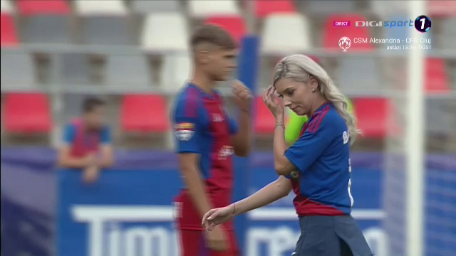 Bernadette Szocs a dat lovitura de start în CSA Steaua - 'U' Cluj! Prezentare de gală oferită de crainicul stadionului_35