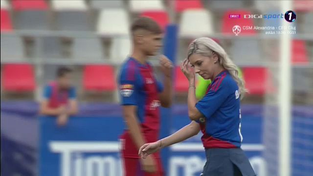 Bernadette Szocs a dat lovitura de start în CSA Steaua - 'U' Cluj! Prezentare de gală oferită de crainicul stadionului_35