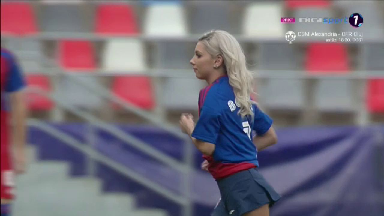 Bernadette Szocs a dat lovitura de start în CSA Steaua - 'U' Cluj! Prezentare de gală oferită de crainicul stadionului_37