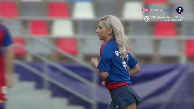 Bernadette Szocs a dat lovitura de start în CSA Steaua - 'U' Cluj! Prezentare de gală oferită de crainicul stadionului_37