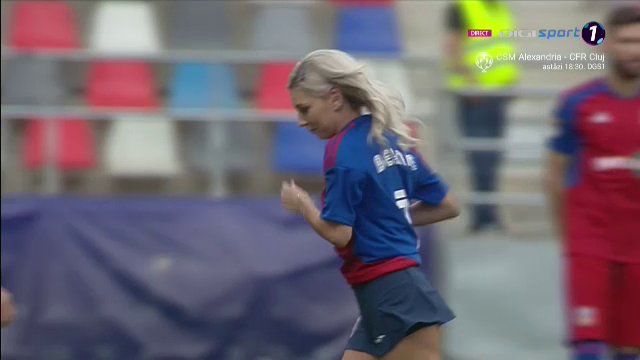 Bernadette Szocs a dat lovitura de start în CSA Steaua - 'U' Cluj! Prezentare de gală oferită de crainicul stadionului_38