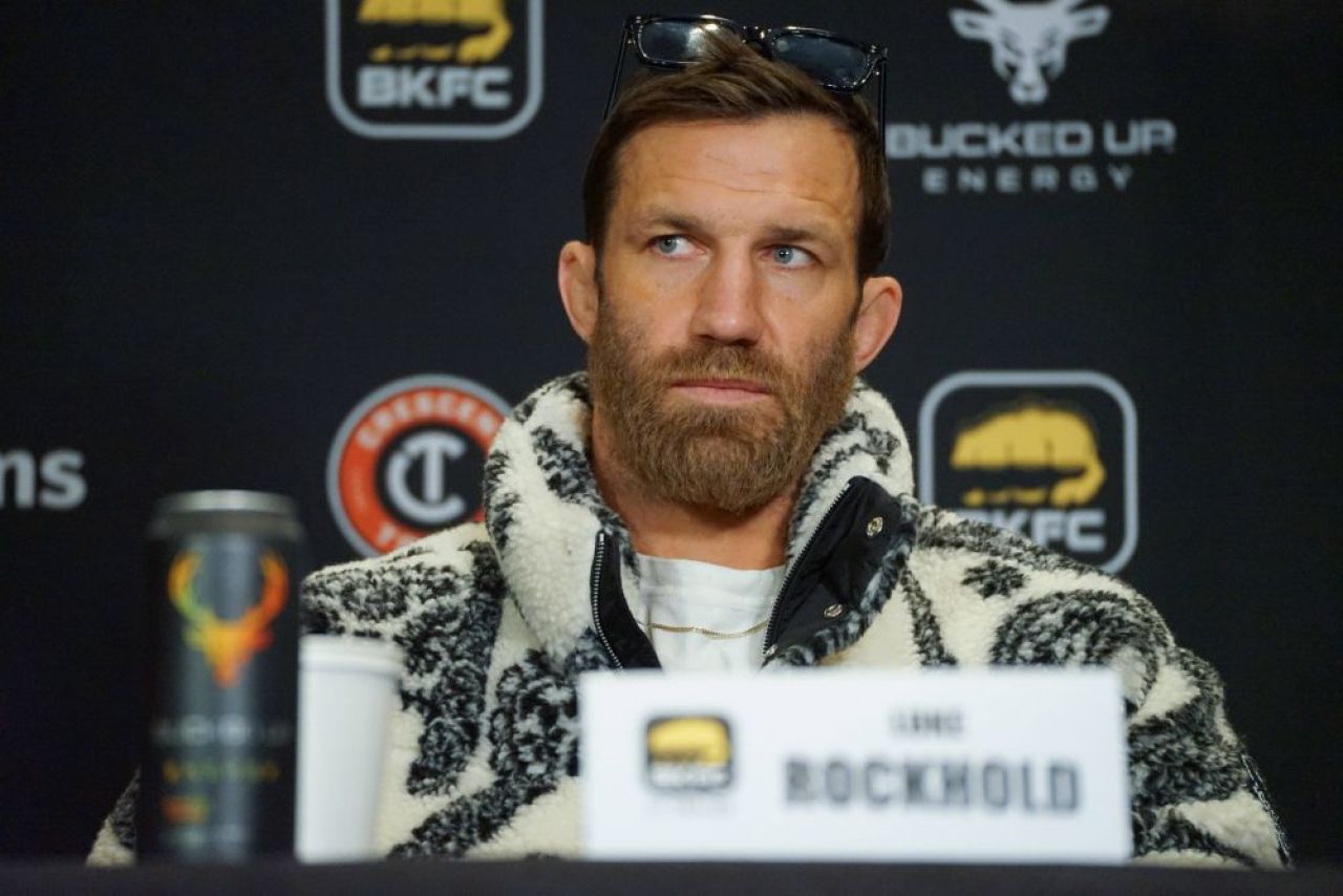 De la chip distrus de lovituri la podiumul de modă. Fostul campion UFC a devenit top model _1