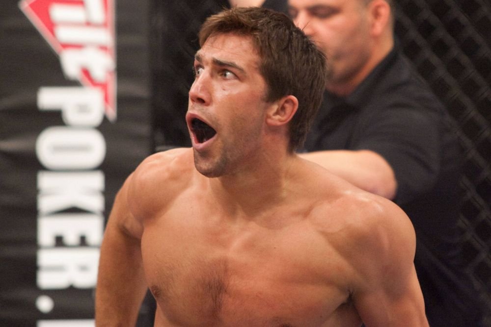 De la chip distrus de lovituri la podiumul de modă. Fostul campion UFC a devenit top model _4