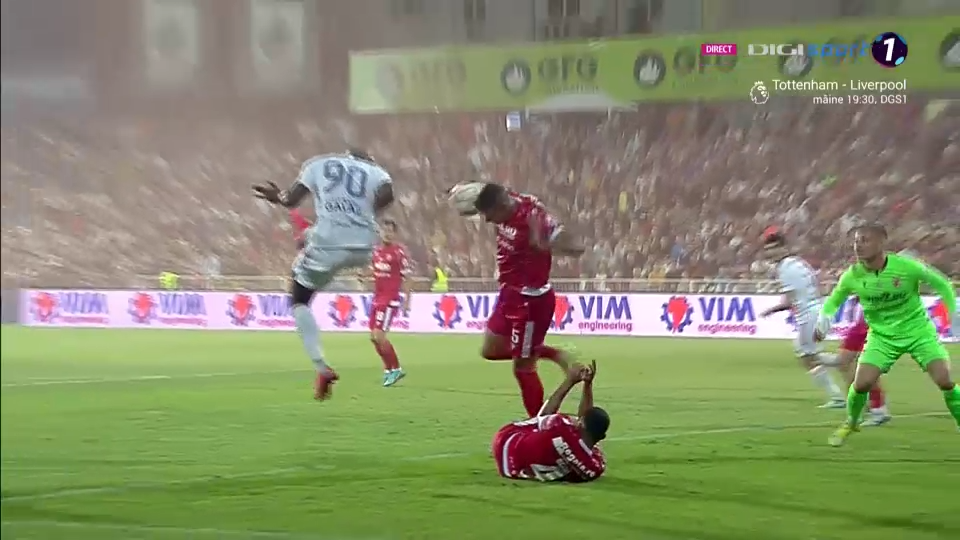 Fază controversată &icirc;n Oțelul Galați - Dinamo! Gazdele au cerut lovitură de pedeapsă