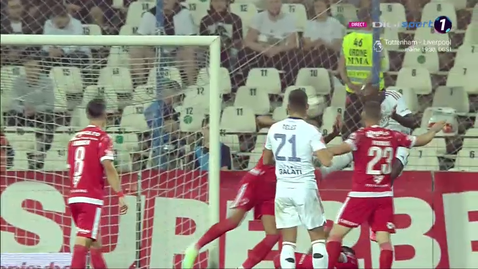 Fază controversată în Oțelul Galați - Dinamo! Gazdele au cerut lovitură de pedeapsă_2