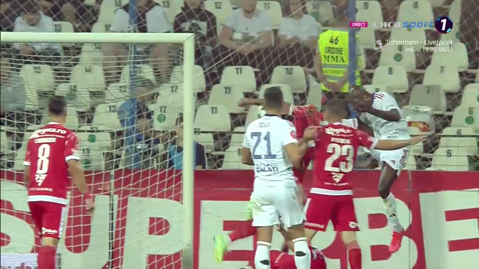 Fază controversată în Oțelul Galați - Dinamo! Gazdele au cerut lovitură de pedeapsă_3