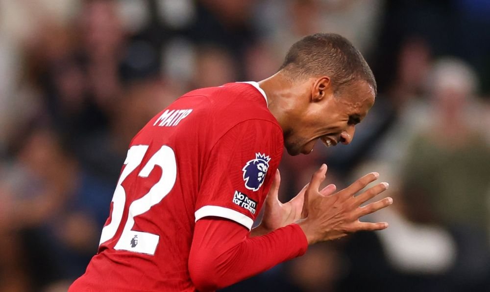 Dezastru pentru Liverpool: autogol la ultima fază, cu doi jucători eliminați!&nbsp;
