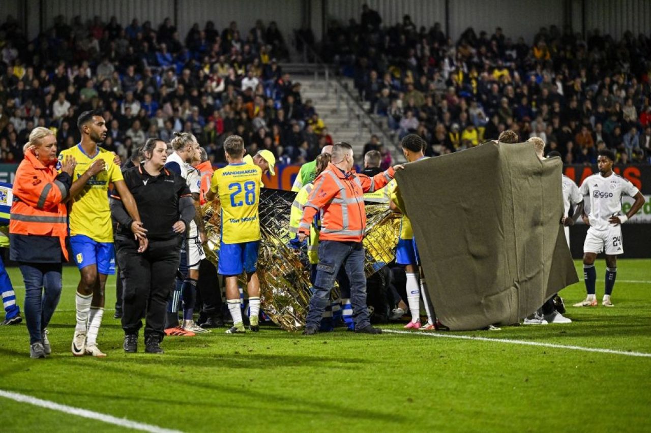 Meciul Waalwijk - Ajax, suspendat după o accidentare gravă a portarului! Momente dramatice în Eredivisie_3