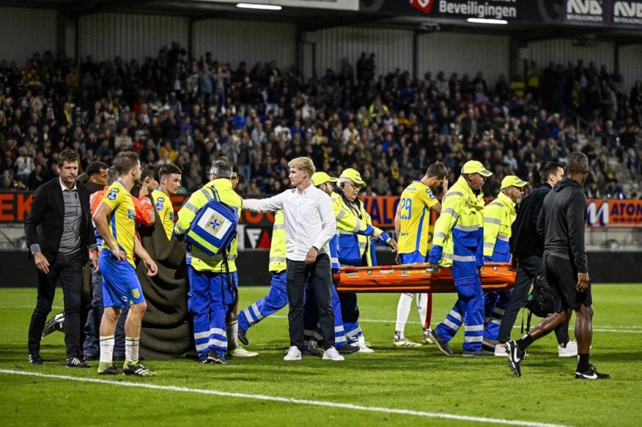 Meciul Waalwijk - Ajax, suspendat după o accidentare gravă a portarului! Momente dramatice în Eredivisie_4