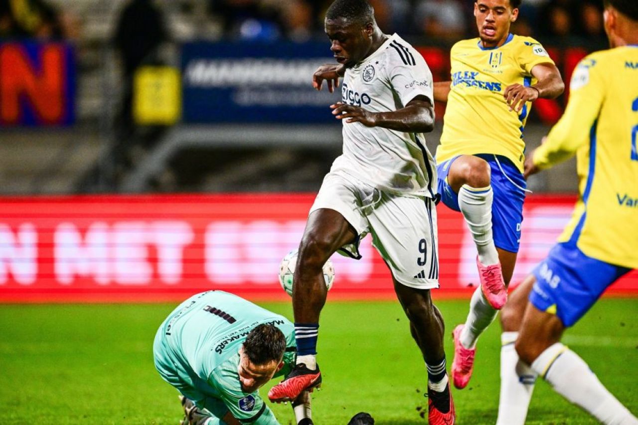 Meciul Waalwijk - Ajax, suspendat după o accidentare gravă a portarului! Momente dramatice în Eredivisie_5