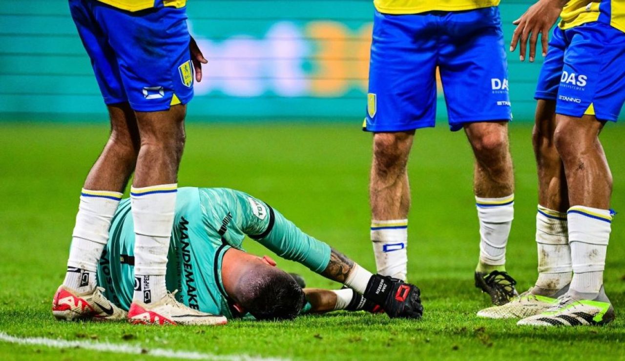 Meciul Waalwijk - Ajax, suspendat după o accidentare gravă a portarului! Momente dramatice în Eredivisie_1
