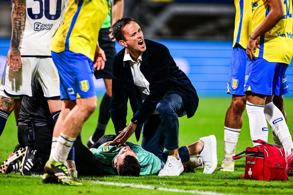 Meciul Waalwijk - Ajax, suspendat după o accidentare gravă a portarului! Momente dramatice în Eredivisie_6