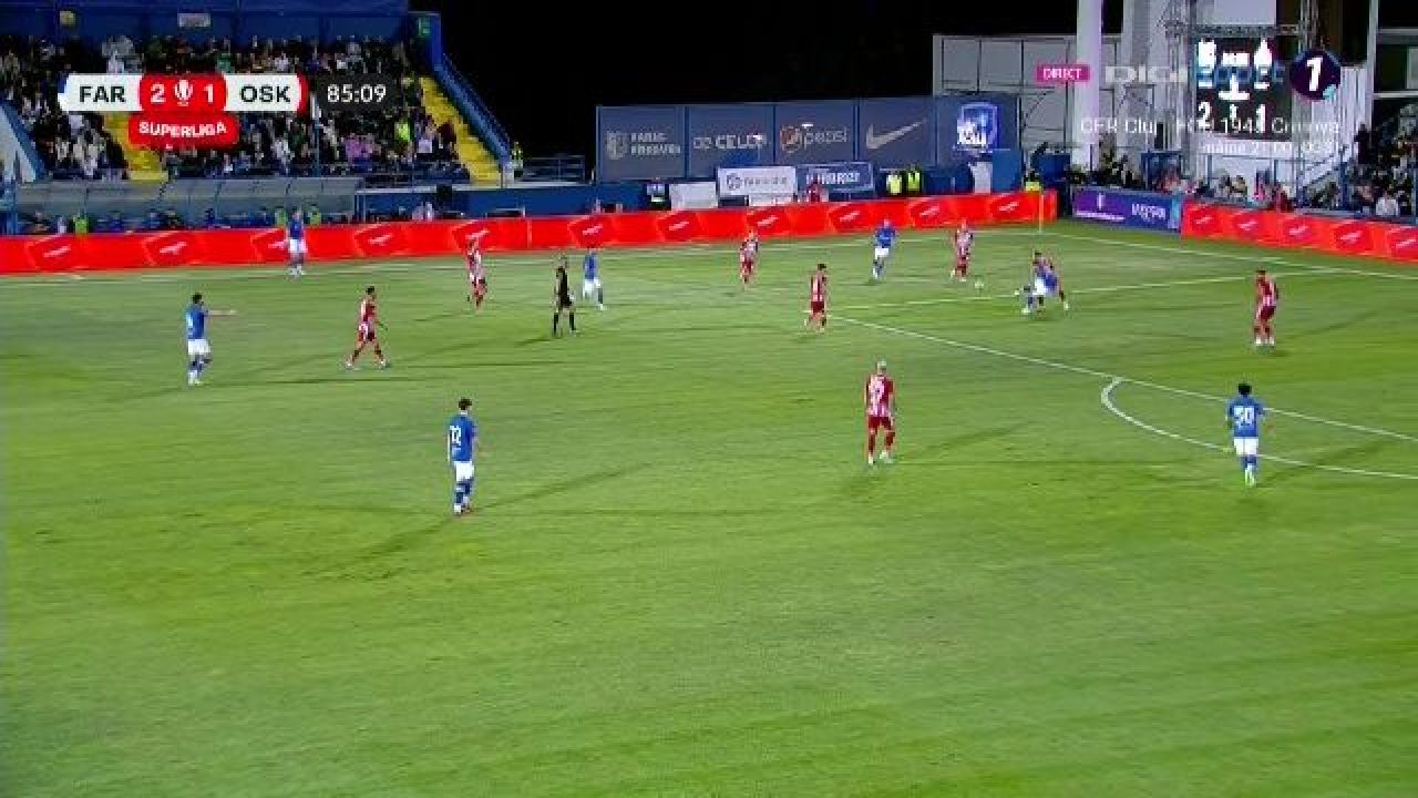 Hagi s-a aprins la conferință: