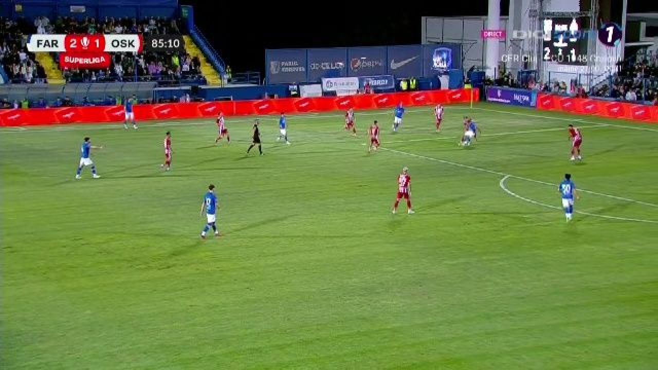 Hagi s-a aprins la conferință: