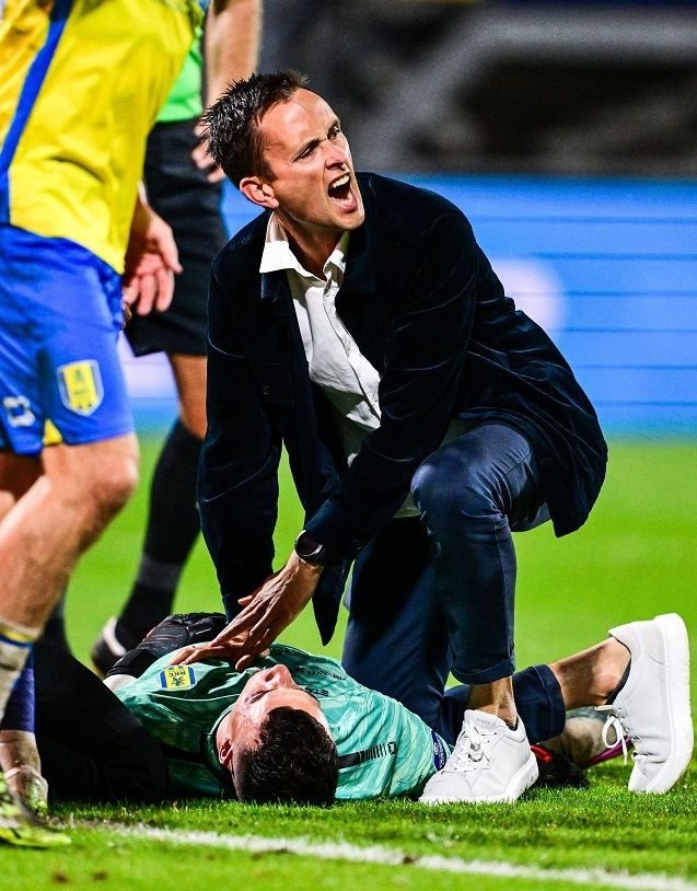Ce se întâmplă cu Etienne Vaessen, portarul lui Waalwijk care a suferit o accidentare gravă contra lui Ajax_6