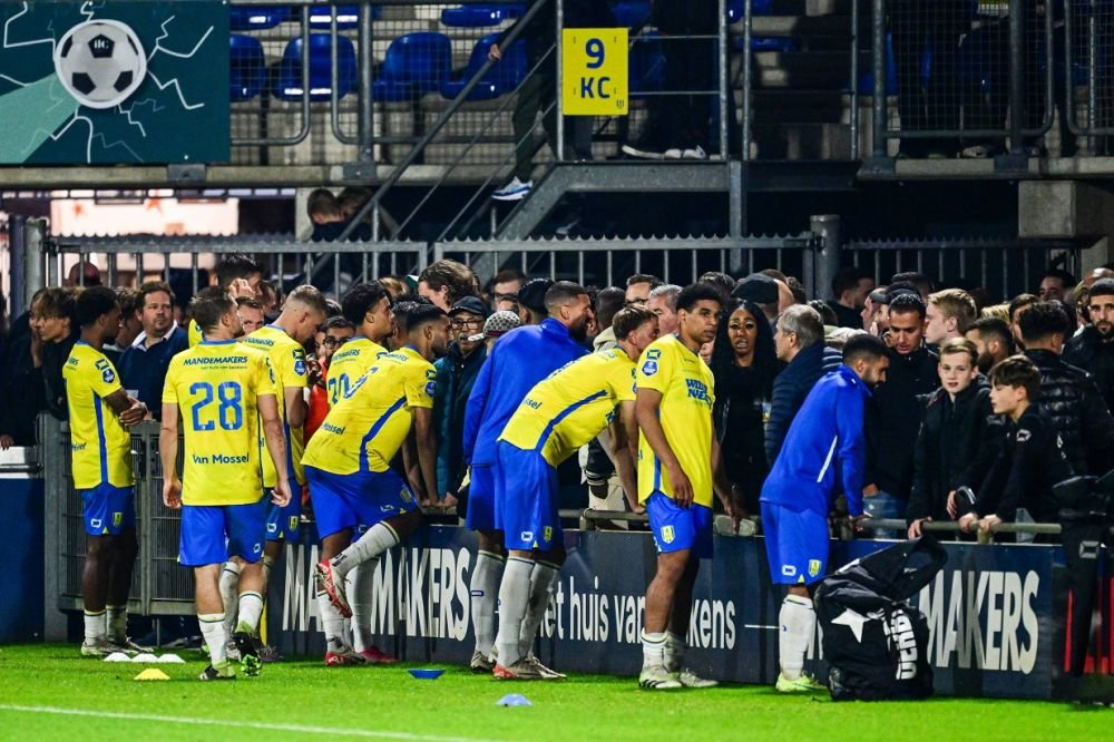 Ce se întâmplă cu Etienne Vaessen, portarul lui Waalwijk care a suferit o accidentare gravă contra lui Ajax_8