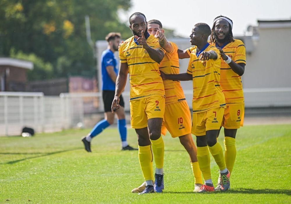 FC Internațional. Echipa românilor din Anglia a renunțat la strategia de a juca doar cu emigranți din țara noastră_14