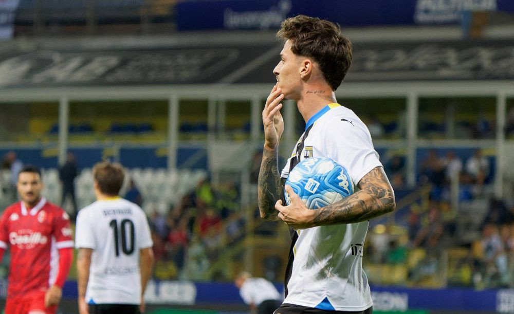 Parma defilează &icirc;n Serie B: Dennis e Man of the Match