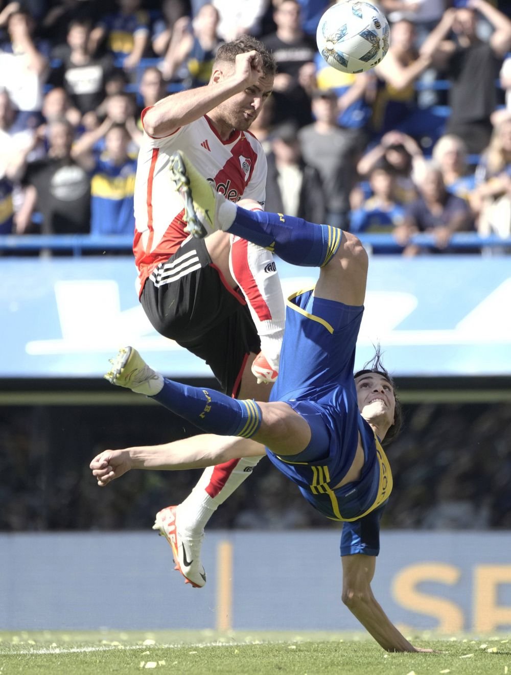 A fost nebunie pe ”La Bombonera”! Cât s-a încheiat Boca Juniors - River Plate, ”Superclásico” din Argentina_7