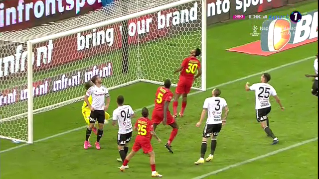 S-a lovit mingea de el! Primul assist pentru Ngezana la FCSB_2