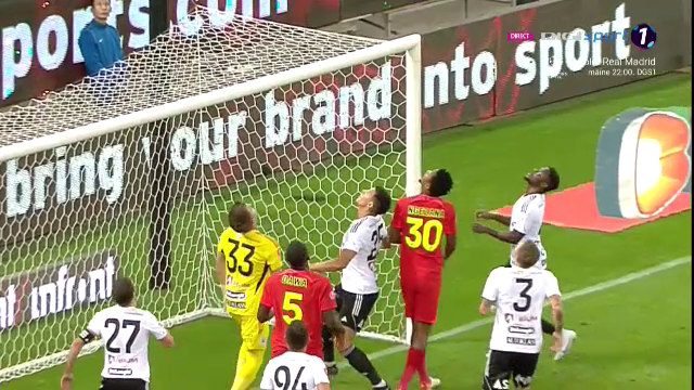 S-a lovit mingea de el! Primul assist pentru Ngezana la FCSB_5