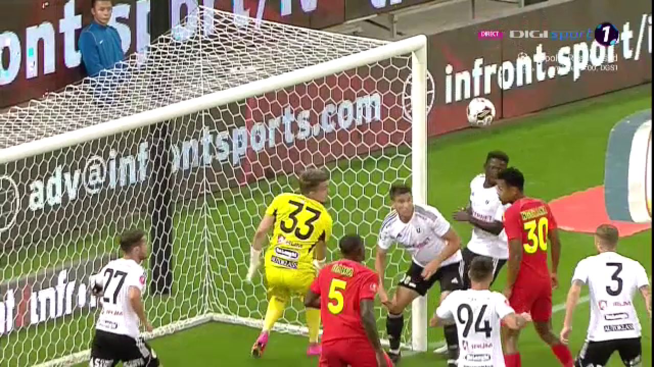 S-a lovit mingea de el! Primul assist pentru Ngezana la FCSB_7