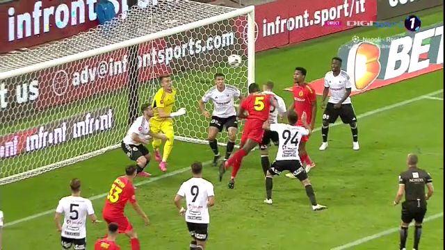 S-a lovit mingea de el! Primul assist pentru Ngezana la FCSB_9