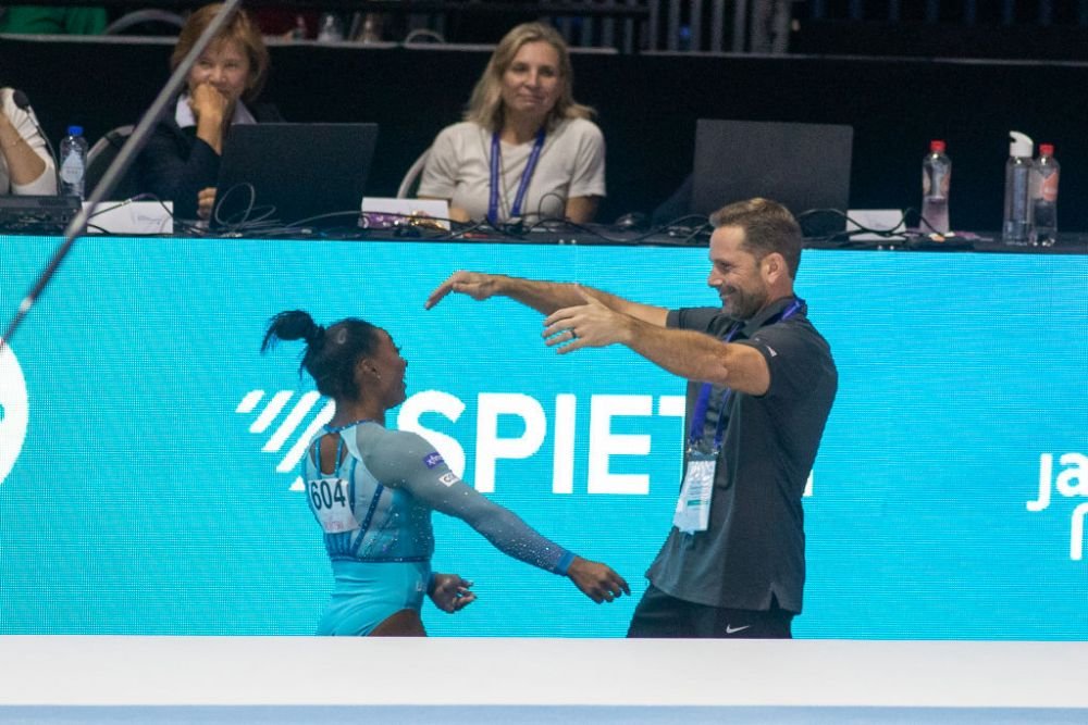 A scris istorie chiar și cu penalizare! Simone Biles a dominat competiția deși știa că i se deduc puncte la săritura senzațională care îi poartă numele _8