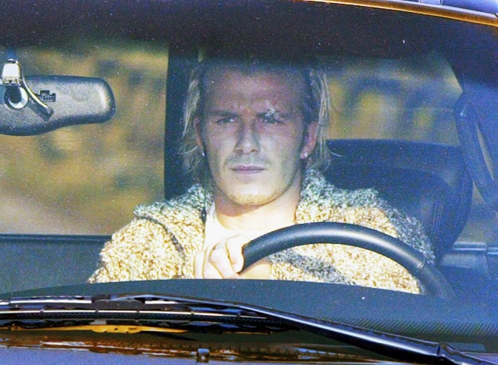 David Beckham, dezvăluiri șoc din vestiarul lui United: a sărit să &icirc;l bată pe Sir Alex Ferguson după ce antrenorul l-a lovit cu o gheată &icirc;n cap&nbsp;