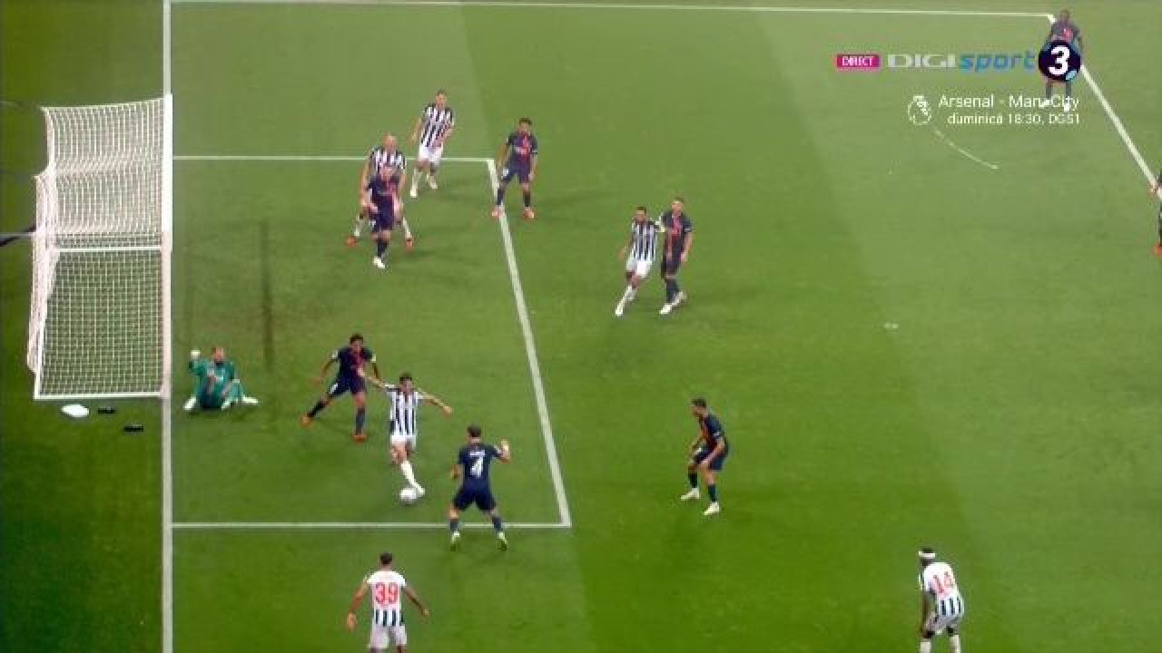 Istvan Kovacs, înconjurat de furioșii jucători ai lui PSG. Fază la limită în meciul cu Newcastle_14