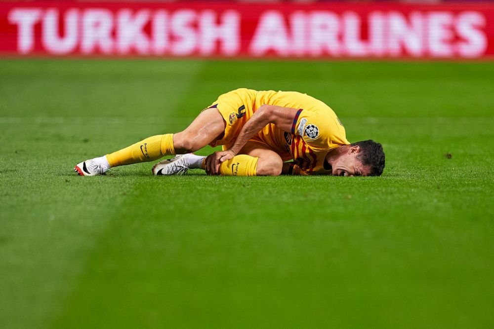 Alertă la FC Barcelona! Robert Lewandowski a părăsit terenul accidentat, &icirc;n prima repriză