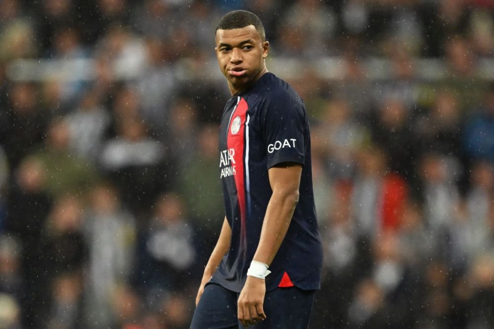 Imaginile disperării! Kylian Mbappe a suportat cu greu umilința trăită de PSG în fața lui Newcastle_5