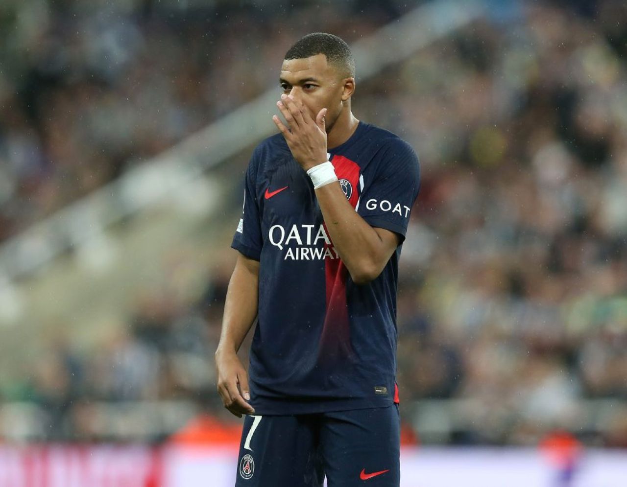 Distrus de presa franceză și notat cu 2 de L'Equipe, Mbappé are o singură opțiune: „Câți ani are? Pleacă de acolo!”_2
