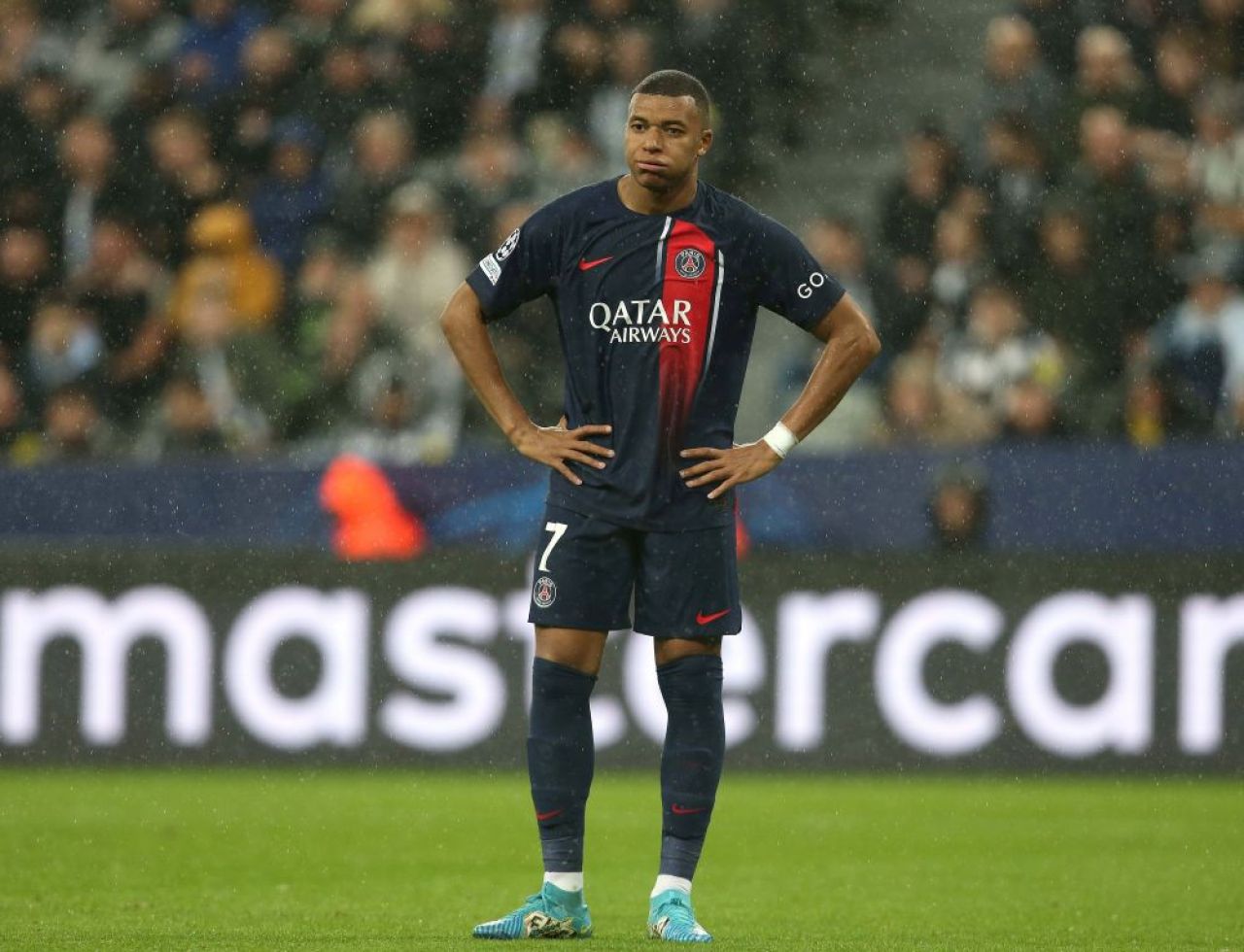 Distrus de presa franceză și notat cu 2 de L'Equipe, Mbappé are o singură opțiune: „Câți ani are? Pleacă de acolo!”_3