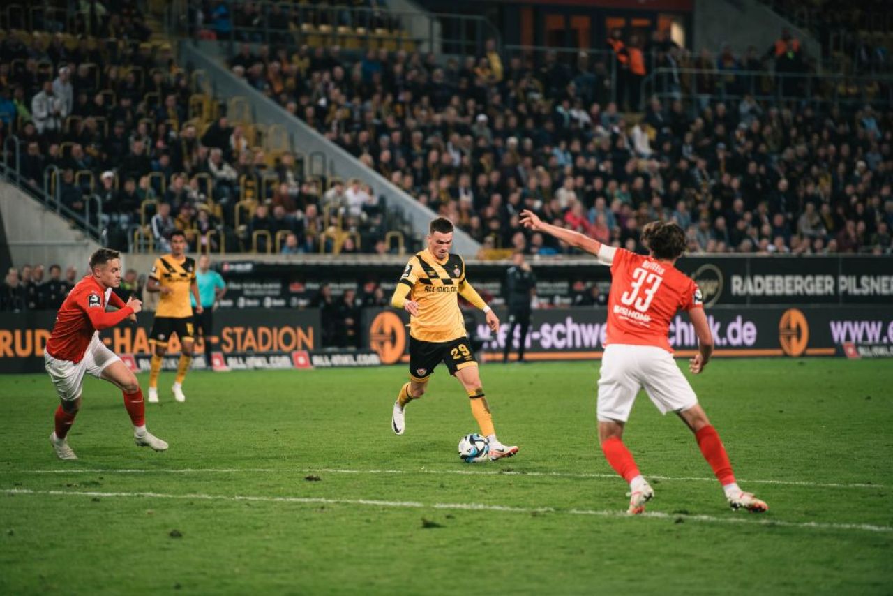 La mijlocul săptămânii și în seară de UCL, o echipă de liga a treia a strâns aproape 30.000 de oameni la meci!_5
