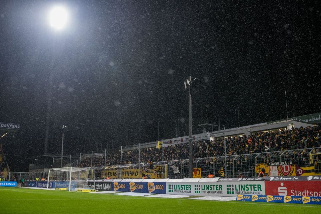 La mijlocul săptămânii și în seară de UCL, o echipă de liga a treia a strâns aproape 30.000 de oameni la meci!_8