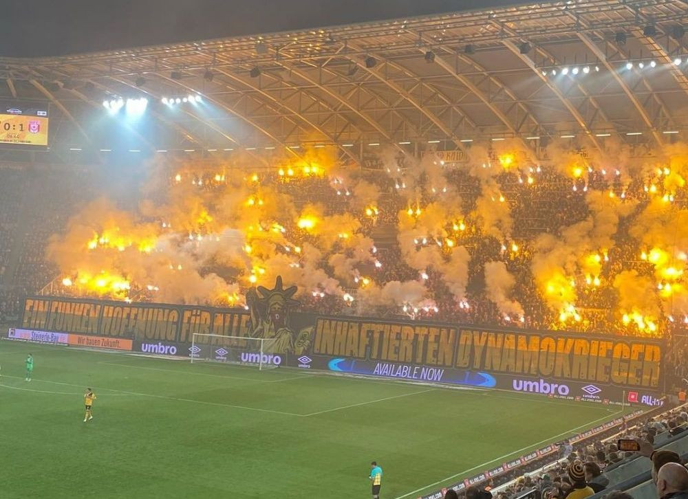 La mijlocul săptăm&acirc;nii și &icirc;n seară de UCL, o echipă de liga a treia a str&acirc;ns aproape 30.000 de oameni la meci!