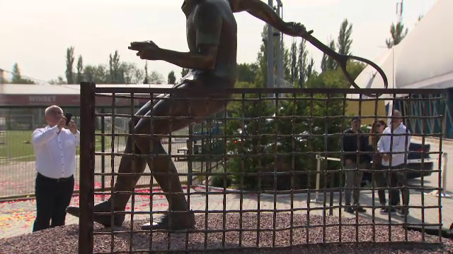 Ilie Năstase are statuie. Cum arată și unde e amplasată_5