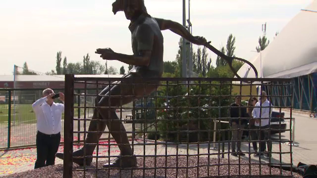 Ilie Năstase are statuie. Cum arată și unde e amplasată_5