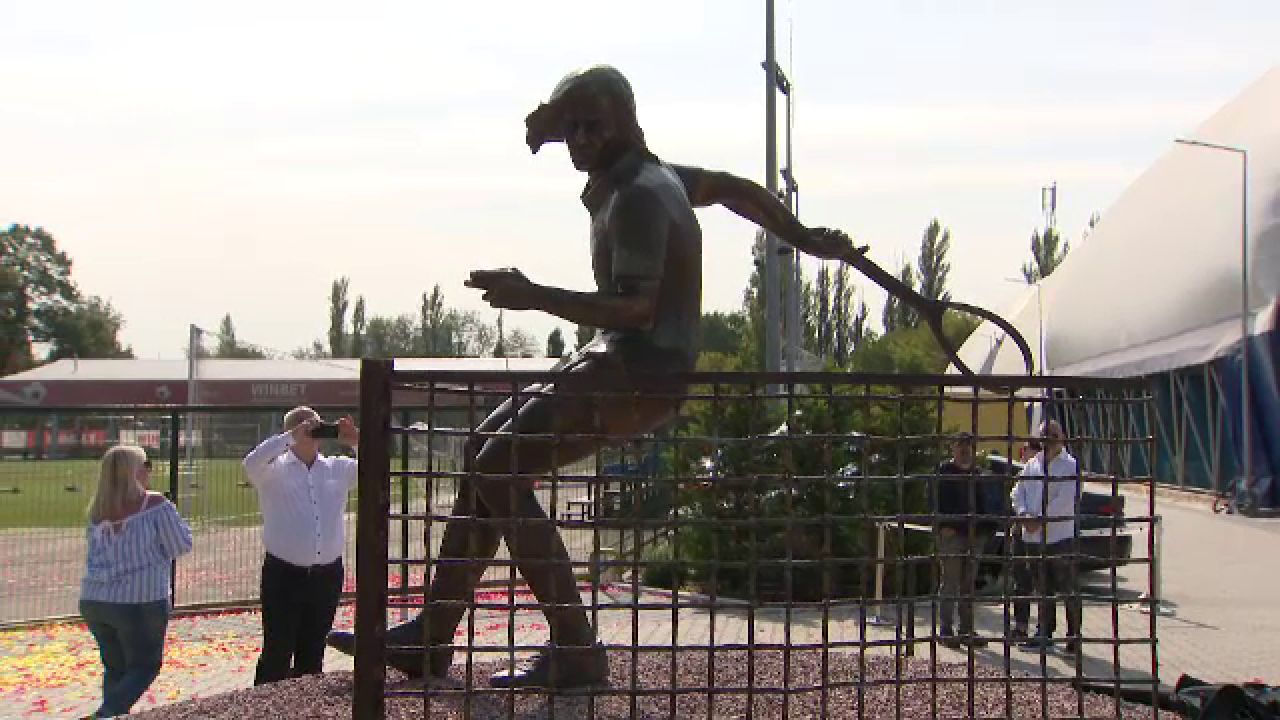 Ilie Năstase are statuie. Cum arată și unde e amplasată_8
