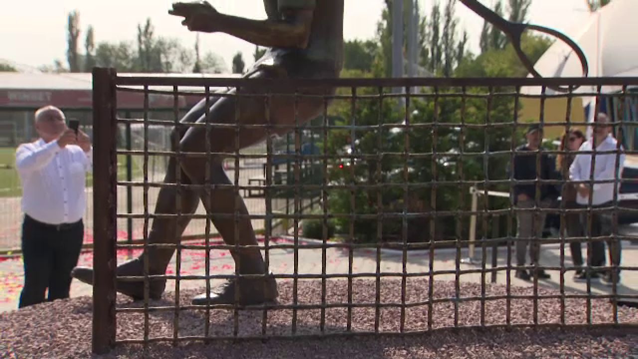Ilie Năstase are statuie. Cum arată și unde e amplasată_34