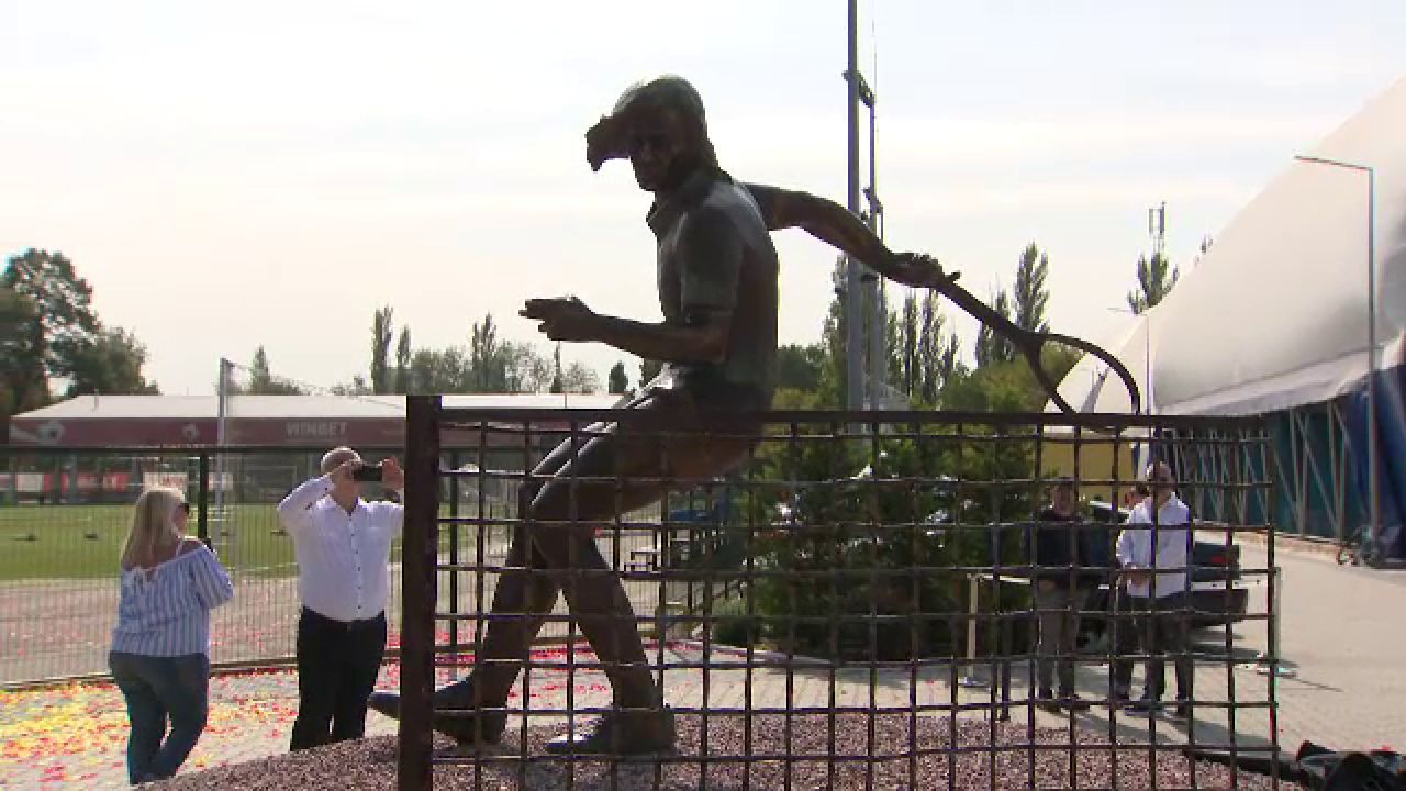 Ilie Năstase are statuie. Cum arată și unde e amplasată_39