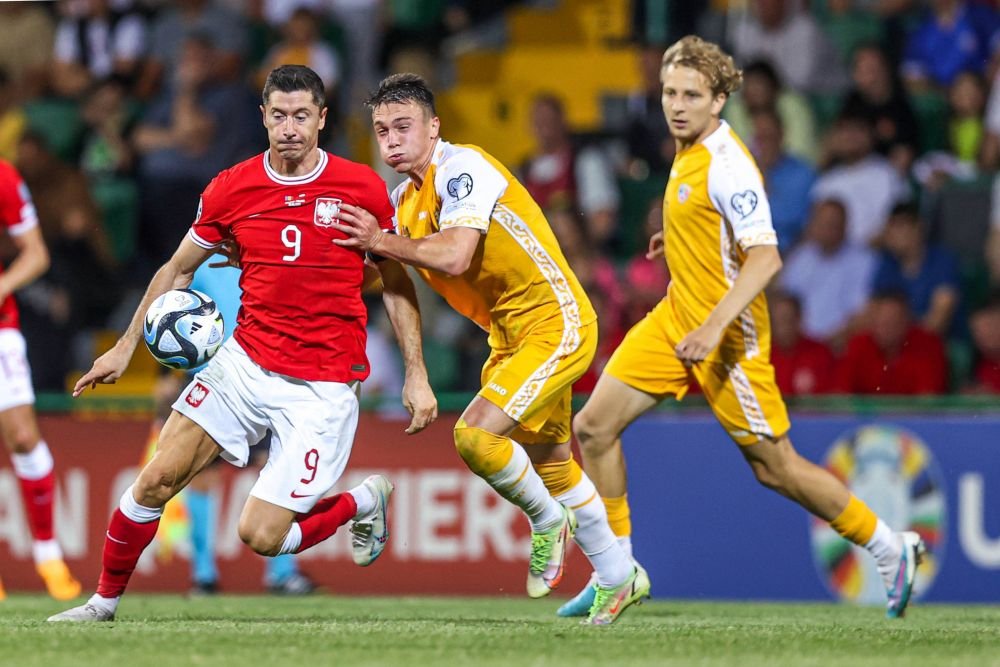 Șansă uriașă de calificare la Euro 2024 pentru Moldova după ce adversara Polonia, pe care a &icirc;nvins-o cu 3-2, nu va mai conta pe Robert Lewandowski și Grzegorz Krychowiak!