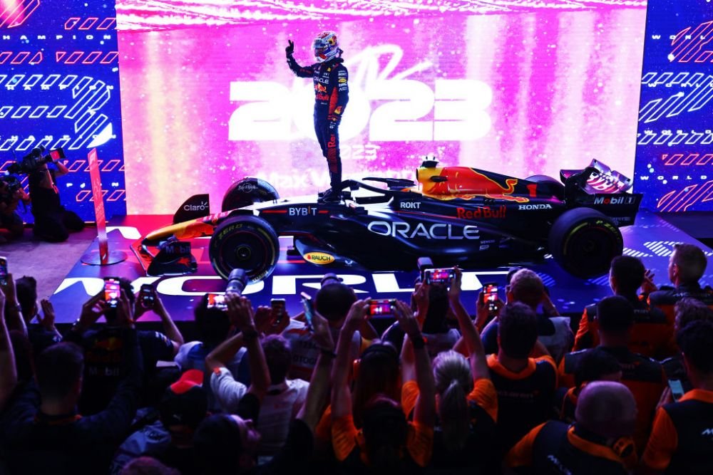 Max Verstappen, campion mondial pentru a treia oară consecutiv! A câștigat titlul la Marele Premiu de Formula 1 din Qatar, cursa sprint, deși nu a terminat pe primul loc _6