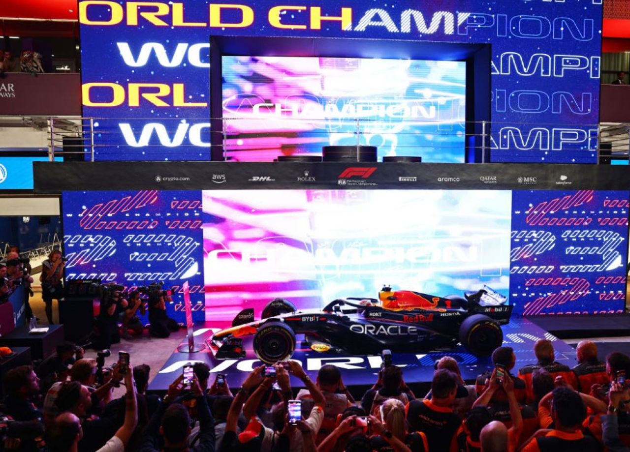 Max Verstappen, campion mondial pentru a treia oară consecutiv! A câștigat titlul la Marele Premiu de Formula 1 din Qatar, cursa sprint, deși nu a terminat pe primul loc _8