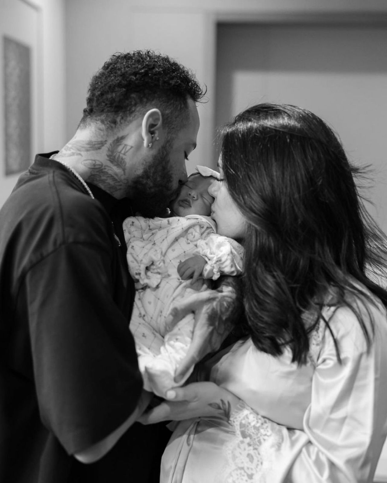Neymar a devenit tată pentru a doua oară. Imagini de colecție cu bebelușul starului brazilian + numele deosebit ales_34