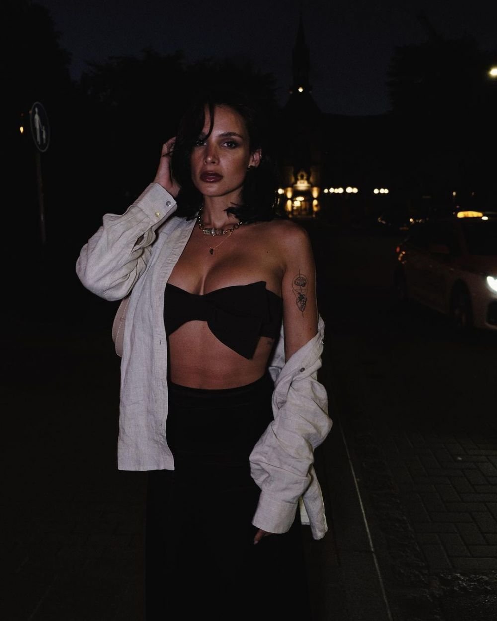 Fata legendei lui Chelsea, aproape să fie interzisă pe internet după ce a apărut topless într-un clip_9